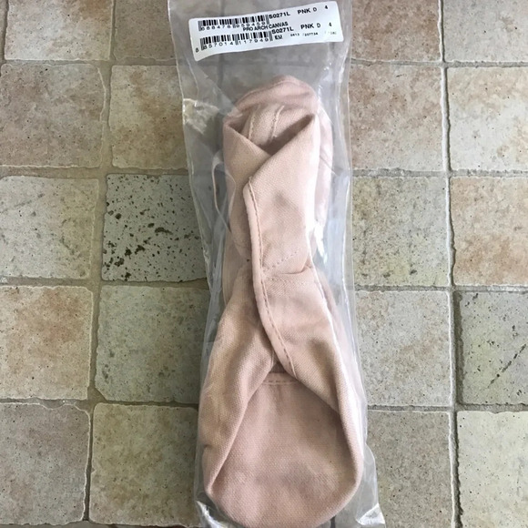 Bloch Pro Arch Canvas Ballet Shoes Size 4 D NWT - Picture 1 of 4